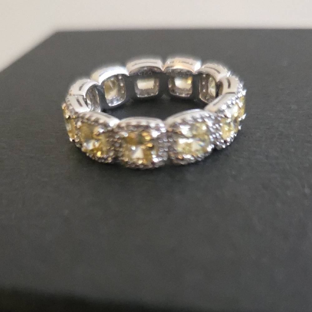Elegant Silver and Yellow Gemstone Ring